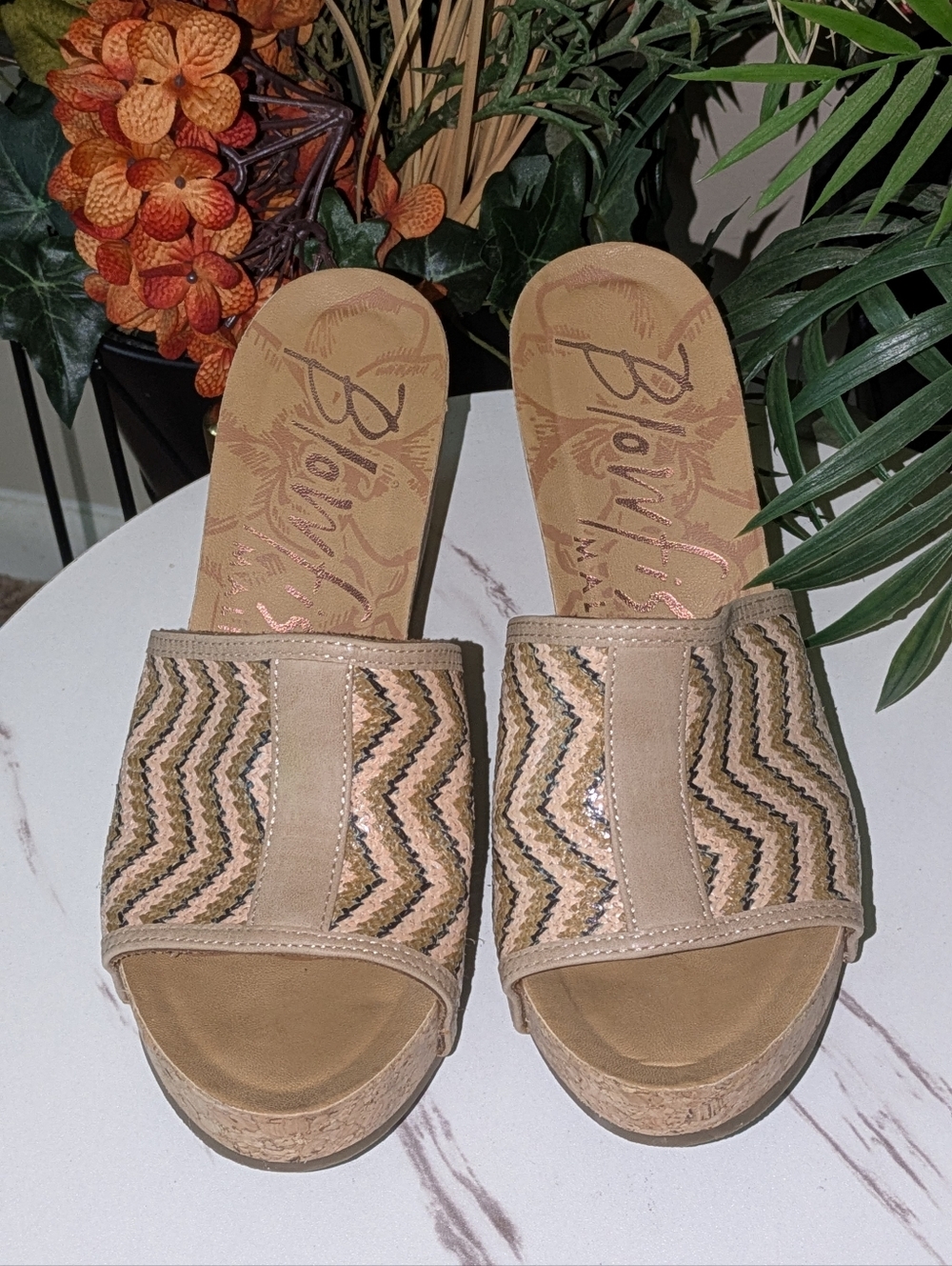 🔥SALE🔥Blowfish Women's Tan Chevron Slide Sandals - Picture 3 of 7